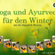 Grüner Hintergrund mit verschiedenen Asanas - Yogapositionen, wie Paddottanasana, Naukasana, Bandha Hasta Utthanasana, Gomukhasana, Tadasana, Sheetali Pranayama einschließlich Dr. Mishra Academy Logo.